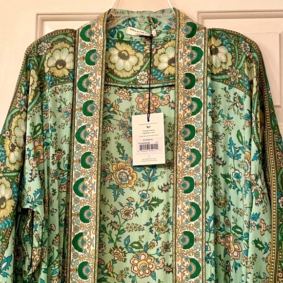 πΊπHPππΊ NWT Spell & The Gypsy Folk Song Kimono Robe Sage - Picture 11 of 16